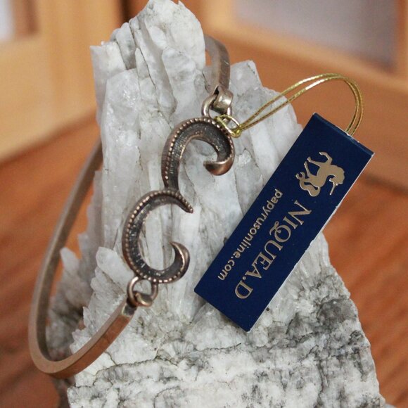 Niquea.D Initial Metal Bracelet - Picture 1 of 5